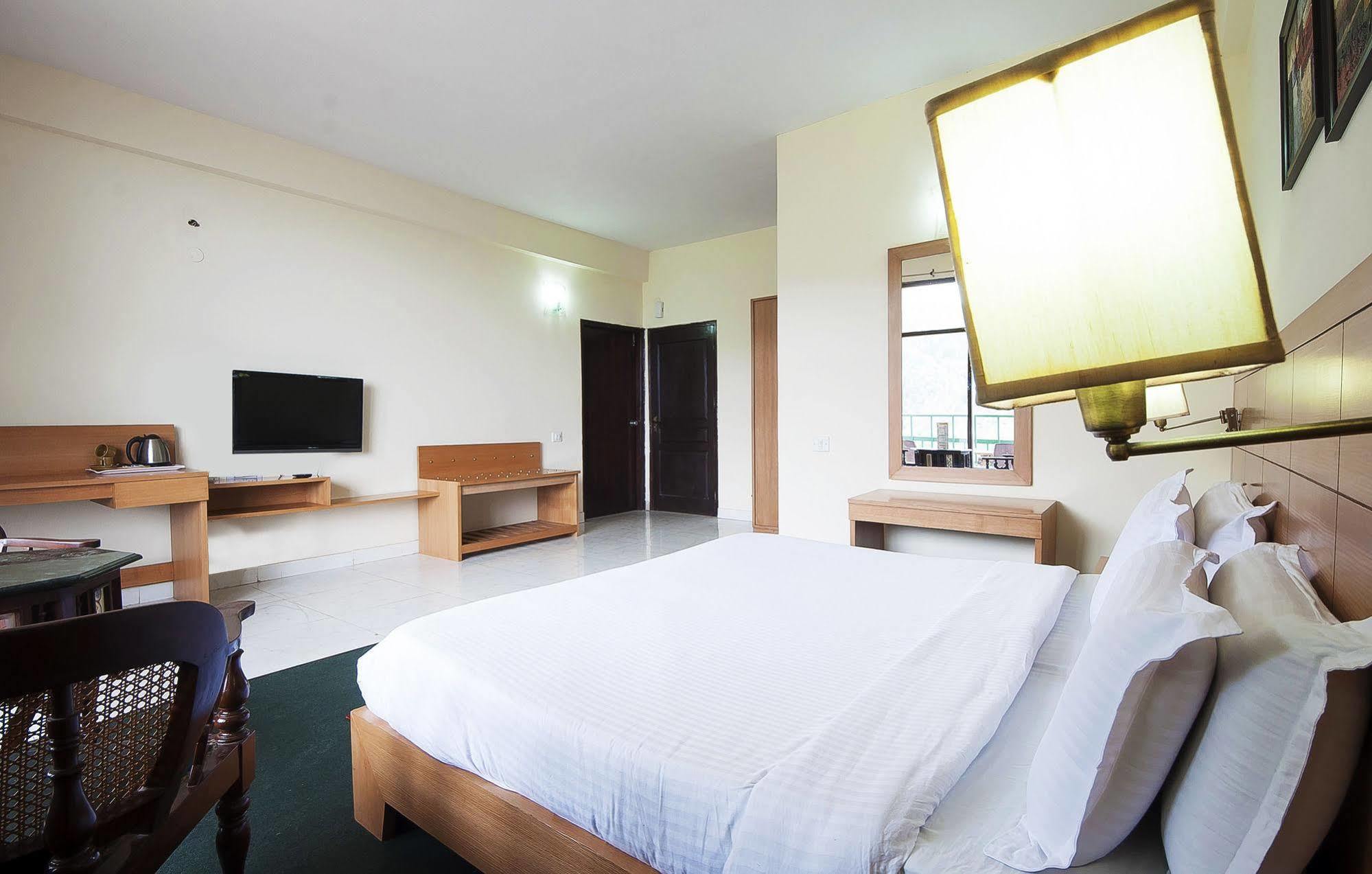 Natureraga Fernhill Resort Чейл Экстерьер фото